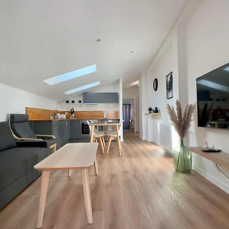 Cosy Avec Parking Apartment *